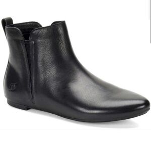 BORN Remo Black Leather Ankle Booties Flat Pull On Minimalist Boots Sz 9.5